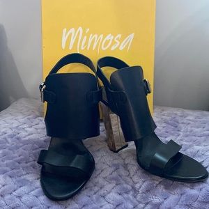 Like new never worn size 6.5 Mimosa black and gold sandals
